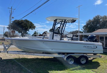 2026 Robalo 226 Cayman Ice Blue Boat